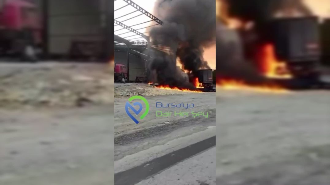 Bursa'da korkutan yangın! Önce ambalajlar sonra malzeme dolu kamyon yandı