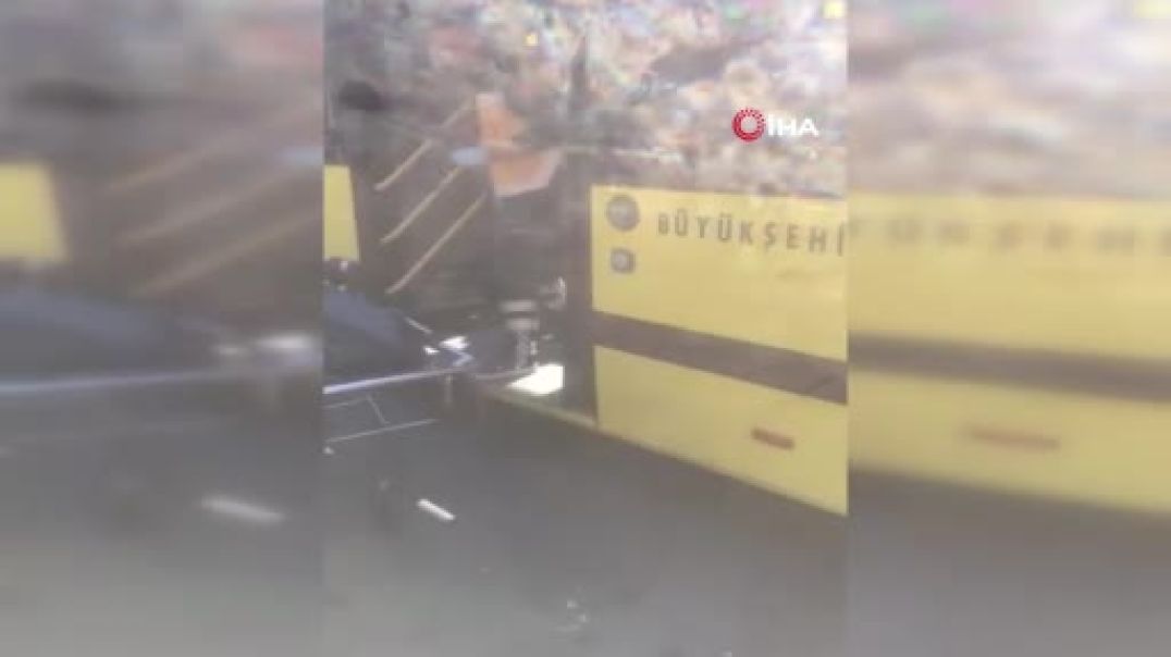 Bursa'da yaşlı adam otobüste rahatsızlanınca yardımına koştular