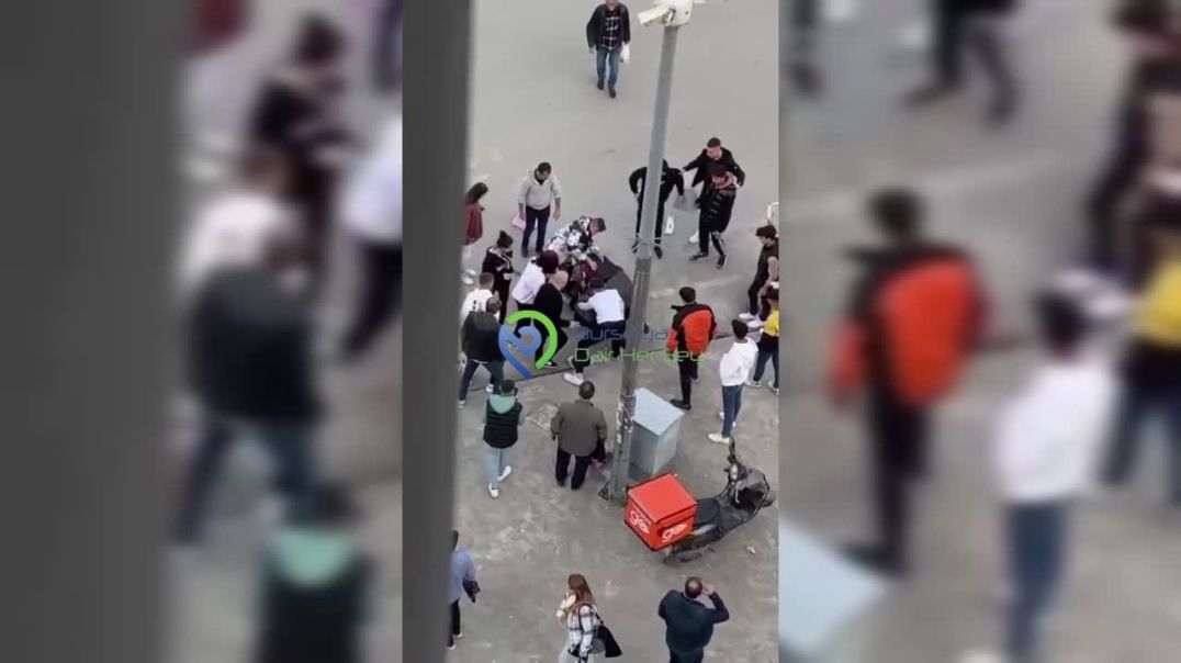 Bursa Kent Meydanı'nda yaşanan bıçaklanma anı kameraya yansıdı