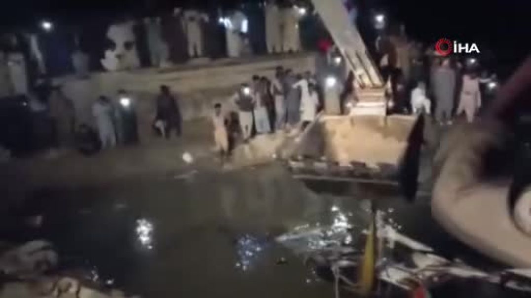 Pakistan'da korkunç kaza: 18 ölü