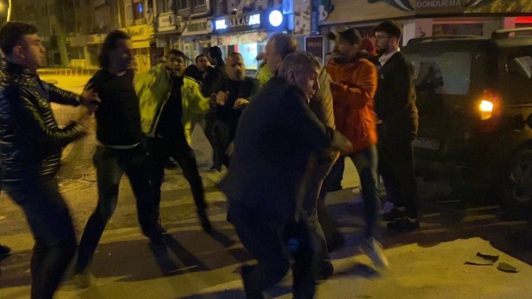 Bursa'da önce kaza sonra kavga! Bekçi ve polisler bile ayıramadı