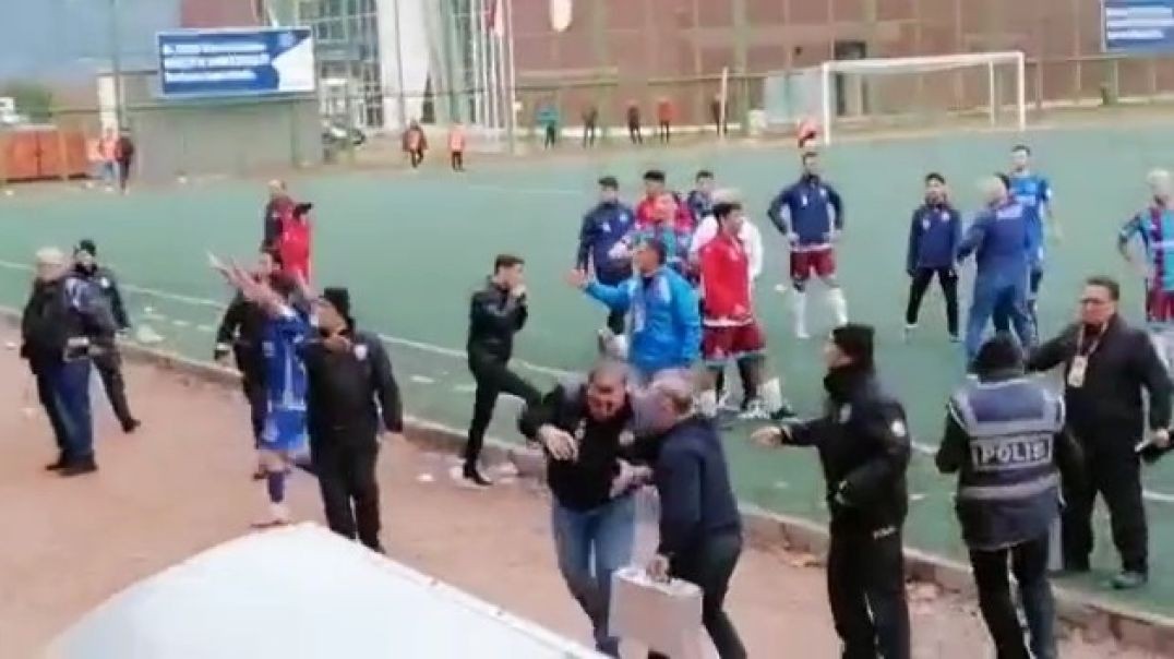 Bursa'da amatör lig maçında ortalık karıştı: 1 polis, 1 futbolcu yaralandı!