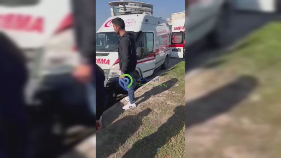 Bursa'da otomobil ile ambulans kafa kafaya çarpıştı... Araçta sıkışan sürücü için seferber oldu