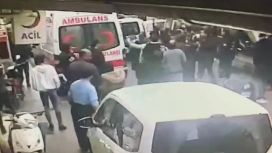 Hasta yakınları hastaneyi birbirine kattı!  Dehşet anları kamerada
