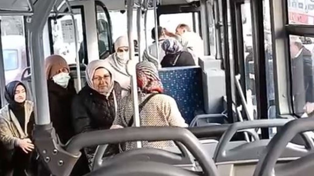 Bursa'da halk otobüsü ile yolcu birbirine girdi... Güçlükle durduruldu!
