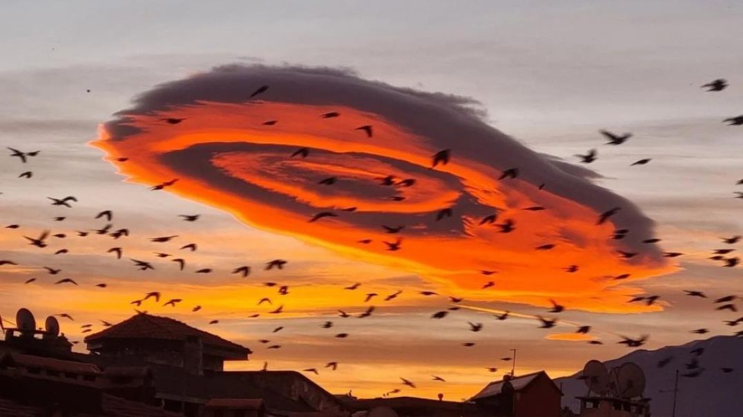 Bursa'da UFO'ya benzetilen mercek bulut sosyal medyada gündem oldu