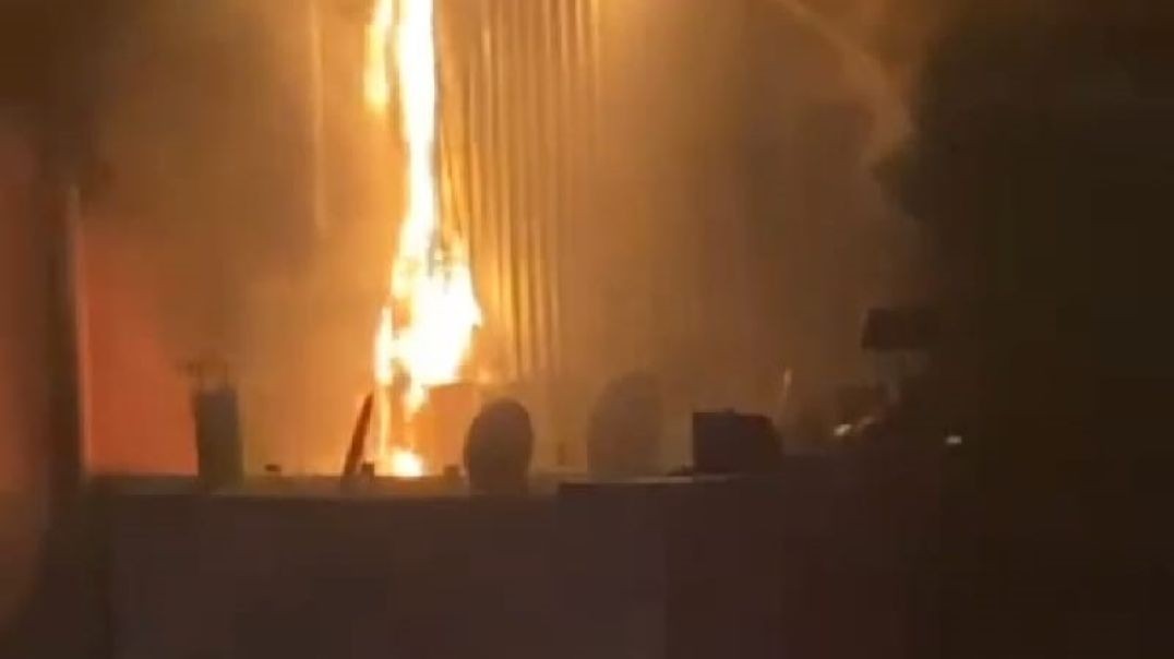 Bursa'daki AVM'nin çatısında yangın!