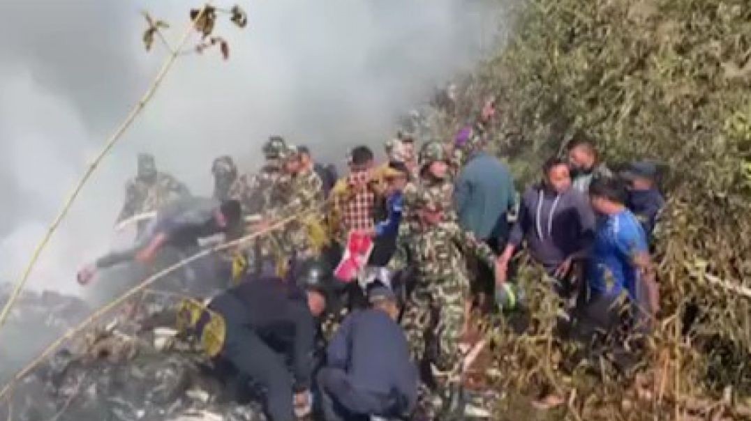 Nepal'de yolcu uçağı düştü... Alevlerin içinde kaldılar!