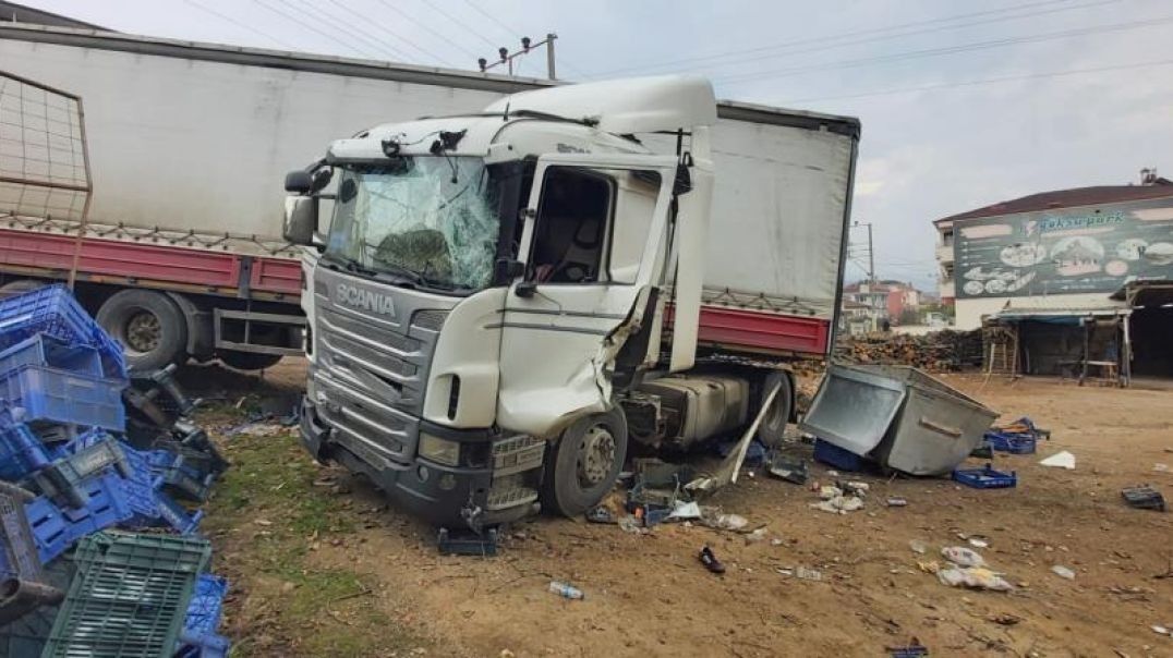 Bursa'da kontrolden çıkan tır korku saçtı