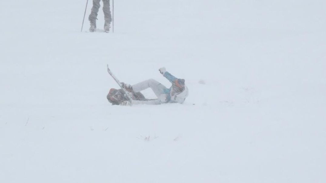 Uludağ'a beklenen kar gelince kayakçıların yüzü güldü!