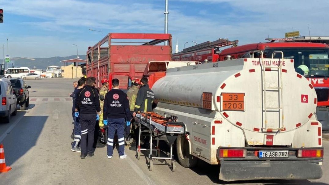 Bursa'da yakıt tankeri ile kamyon çarpıştı! Sızıntı ihtimali panik yarattı