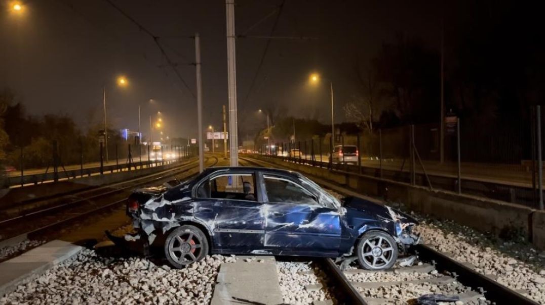 Bursa'da 'verilmiş sadakası varmış' dedirten kaza.... Metrelerce sürüklendi metro ray