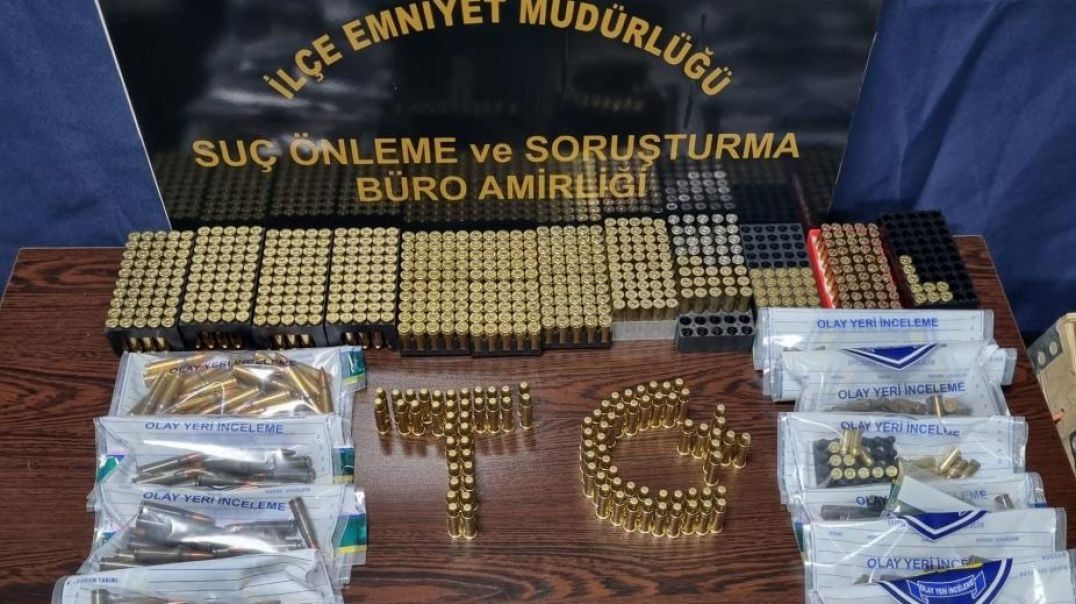 Bursa'da polisin bastığı ev silah deposu çıktı!