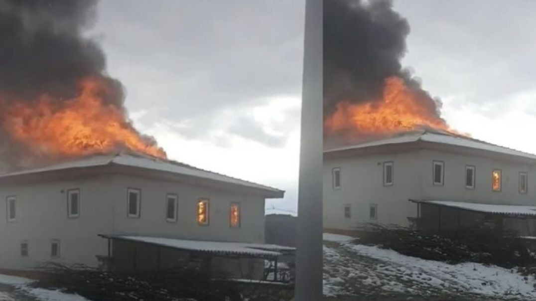 Bursa'da alevlerin sardığı iki katlı ev küle döndü