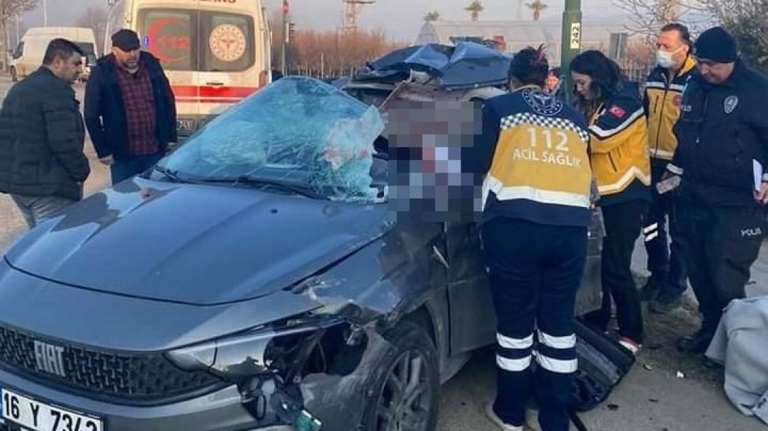 Bursa'da aracıyla tıra çarpan genç kadın feci şekilde can verdi