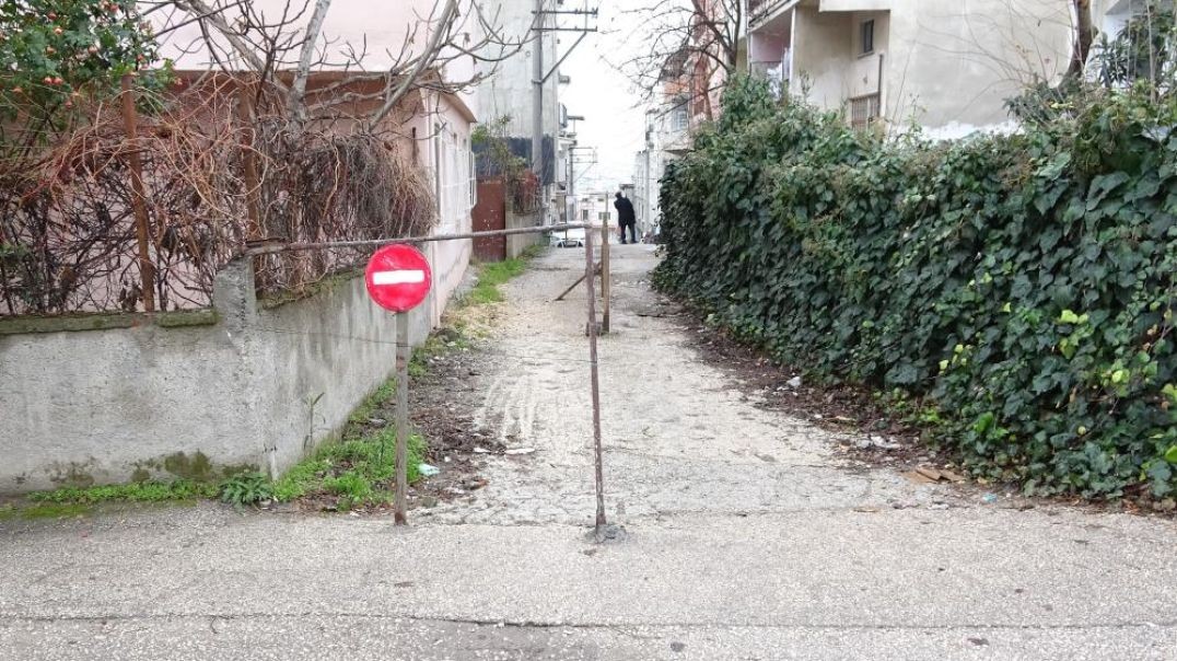 Bursa'da sokak tapulu malı olunca giren geri dönüyor!