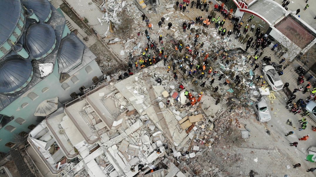 Malatya'da arama kurtarma çalışmaları devam ediyor