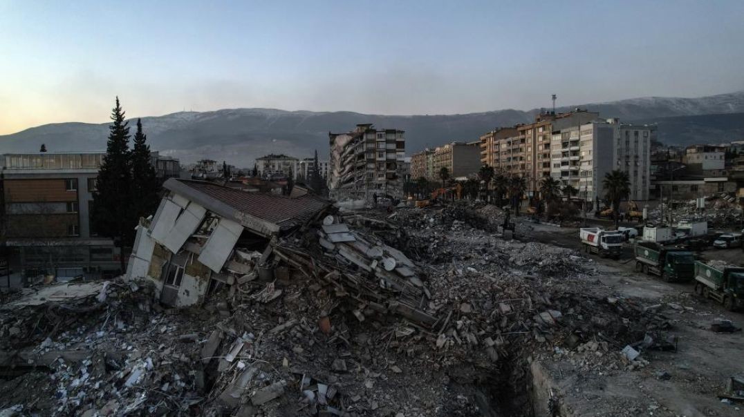 Kahramanmaraş'ta felaketin 13.günü... Her enkaz bir umutla kaldırılıyor