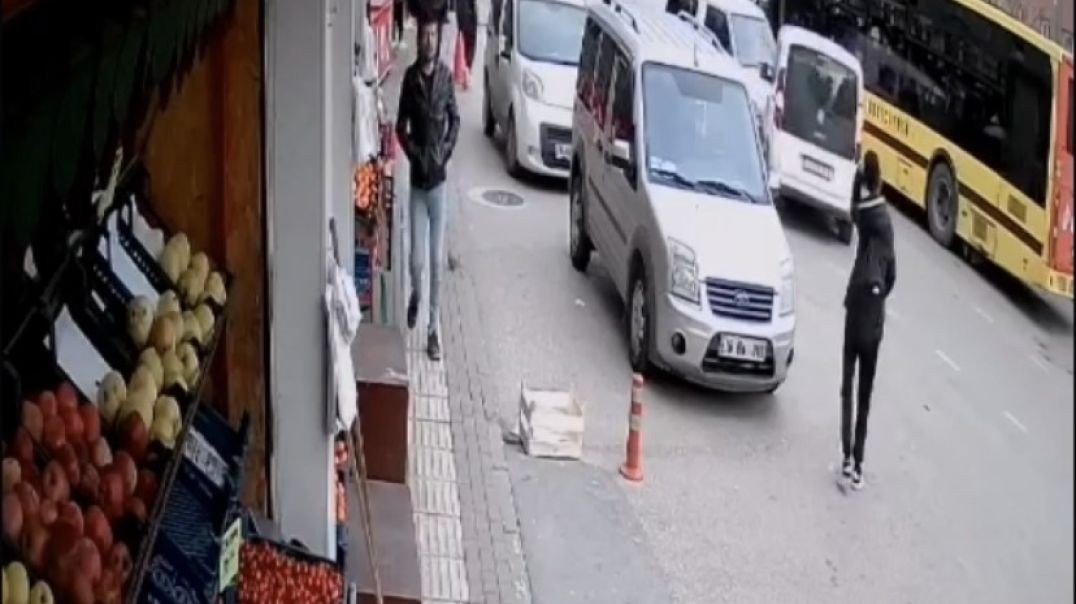 Bursa'da sürücülerin dalgınlığı beraberinde kazayı getirdi