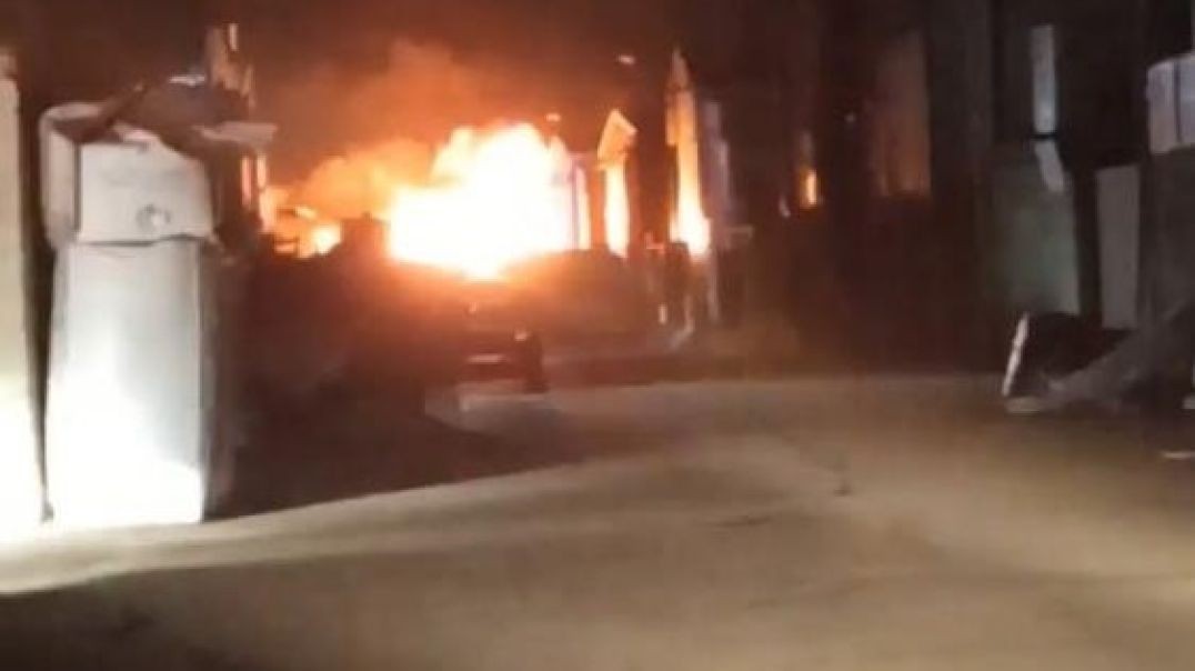 Bursa'da geri dönüşüm fabrikasındaki yangın geceyi gündüze çevirdi