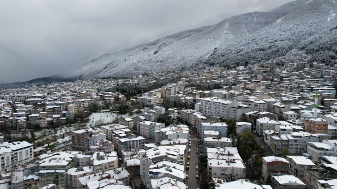 Uludağ bahar ayında beyaz gelinliğini giydi