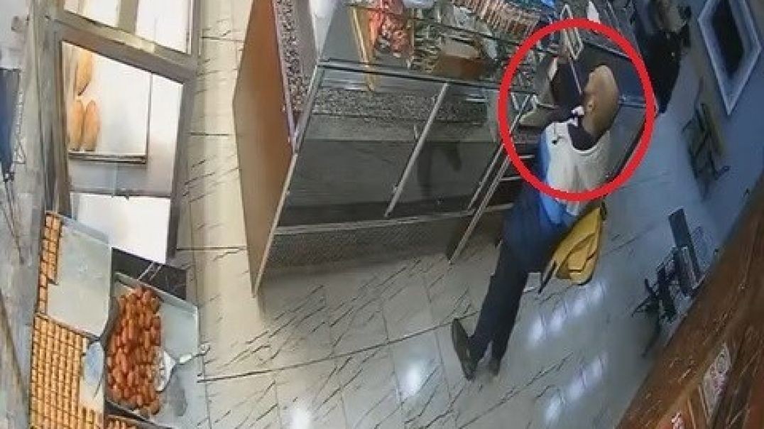 Bursa'da vicdan yoksunu hırsız sadaka kutusu çalıp yok oldu!
