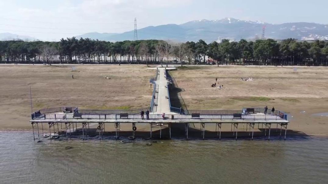 İznik Gölü'nde korkunç manzara... Göldeki çekilme kuraklığın boyutunu gösteriyor!