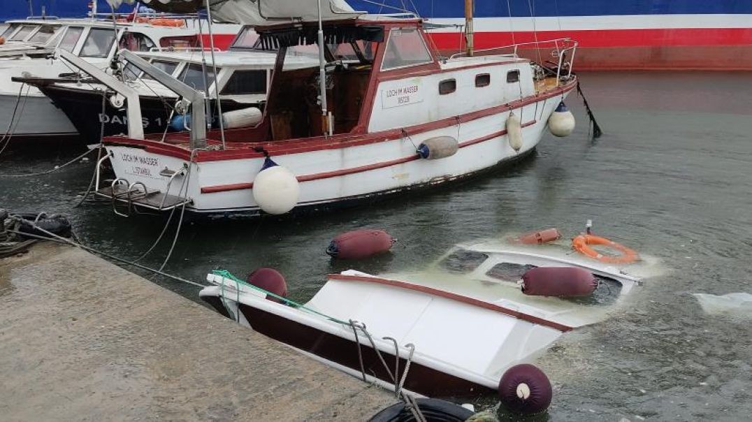 Bursa feribotunun dalgası balıkçı teknesini batırdı