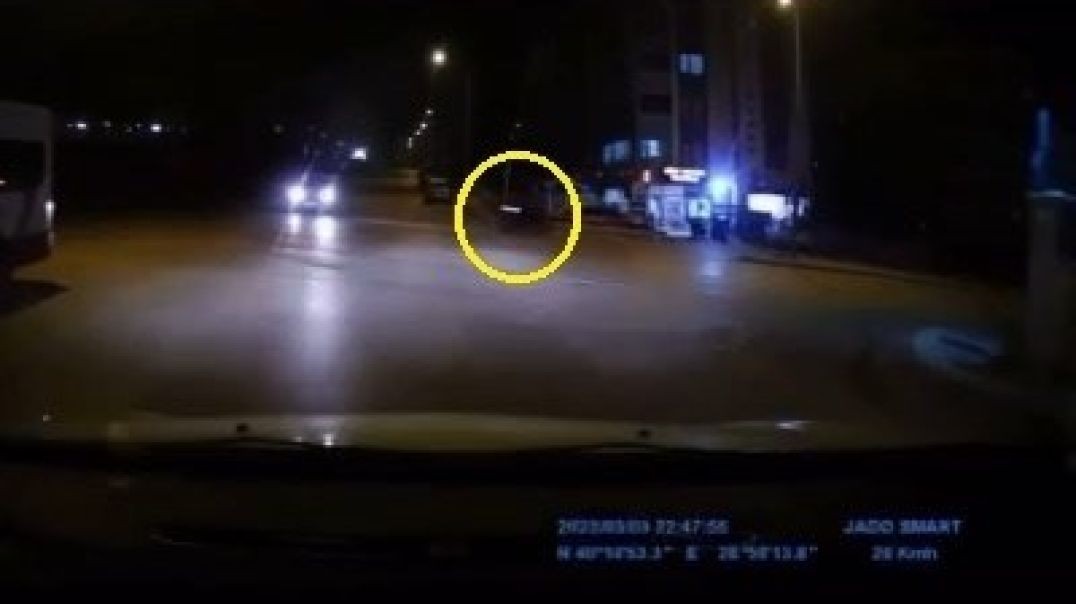 Bursa'da kontrolsüz hız ölümle burun buruna getirdi... Feci kazanın anları kamerada!