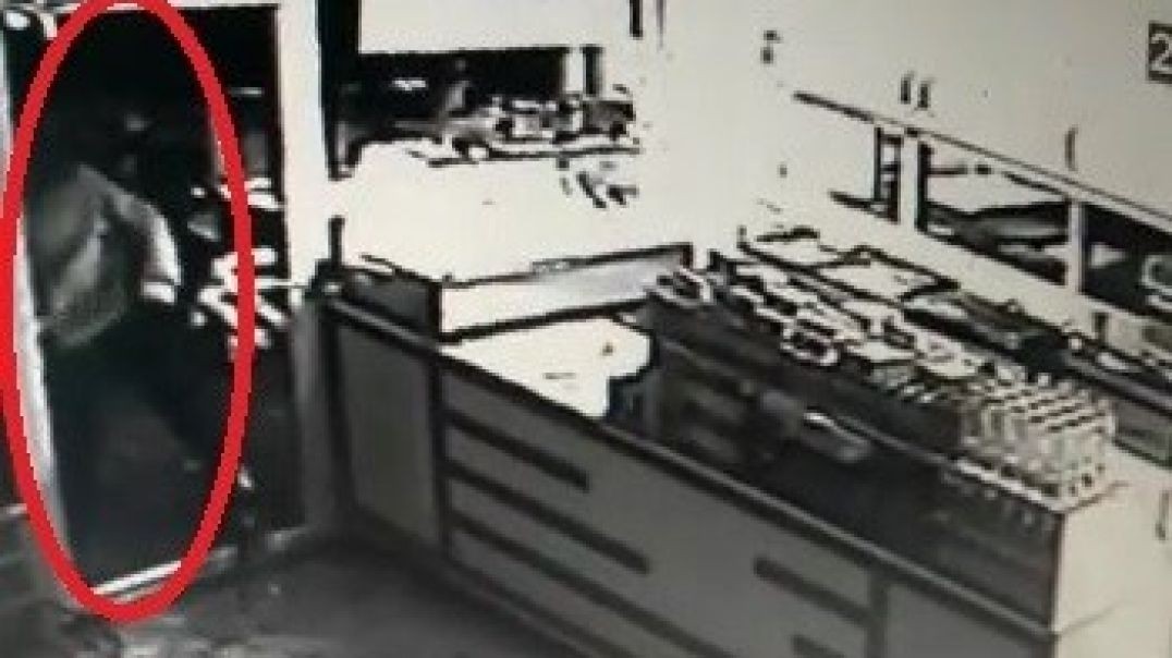 Bursa'da 14 yaşındaki korkusuz hırsız para ve meşrubat çaldı! Haberin detayları için--->