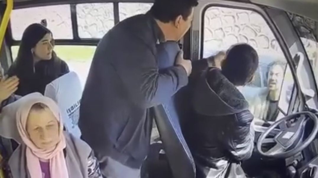 Bursa'da beklediği halk otobüsü almayınca aracın önünü keserek isyan etti!