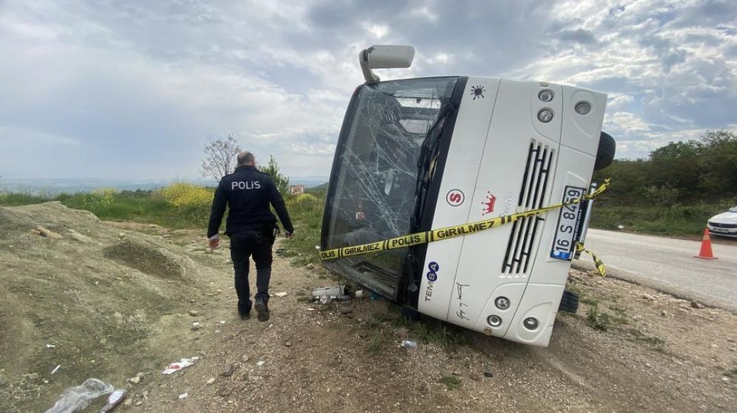 Bursa'da servis midibüsü ile kamyon çarpıştı... 22 öğrenci ölümden döndü!