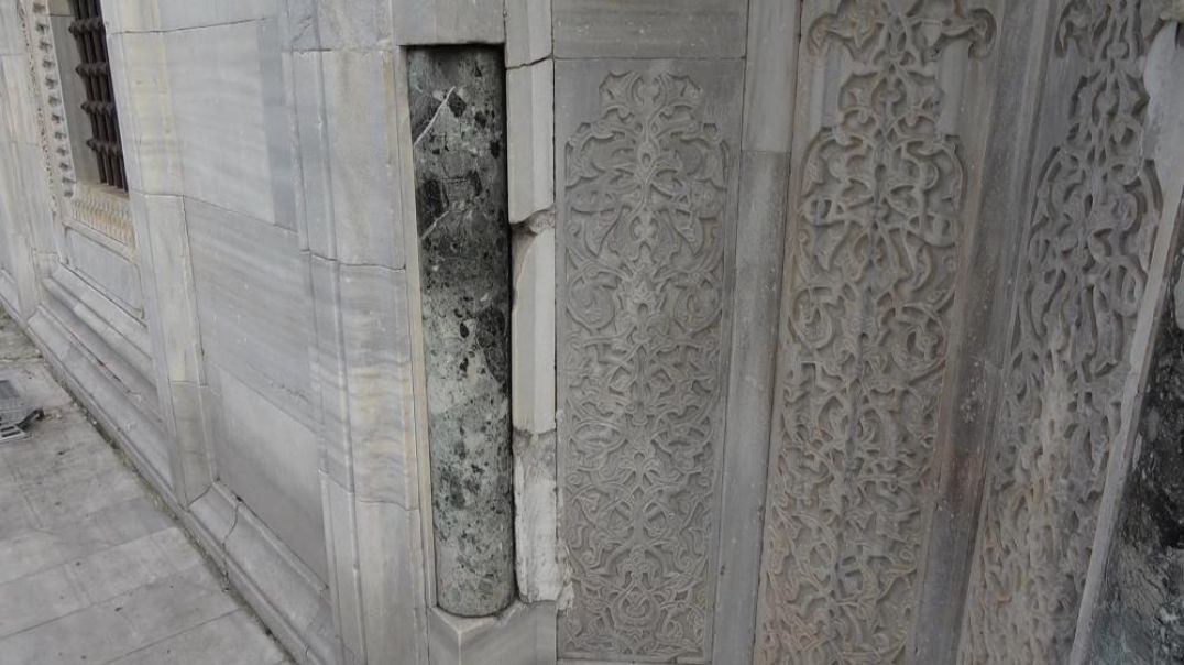 Bursa'nın sembolü tarihi caminin ayarlarını bozdular!