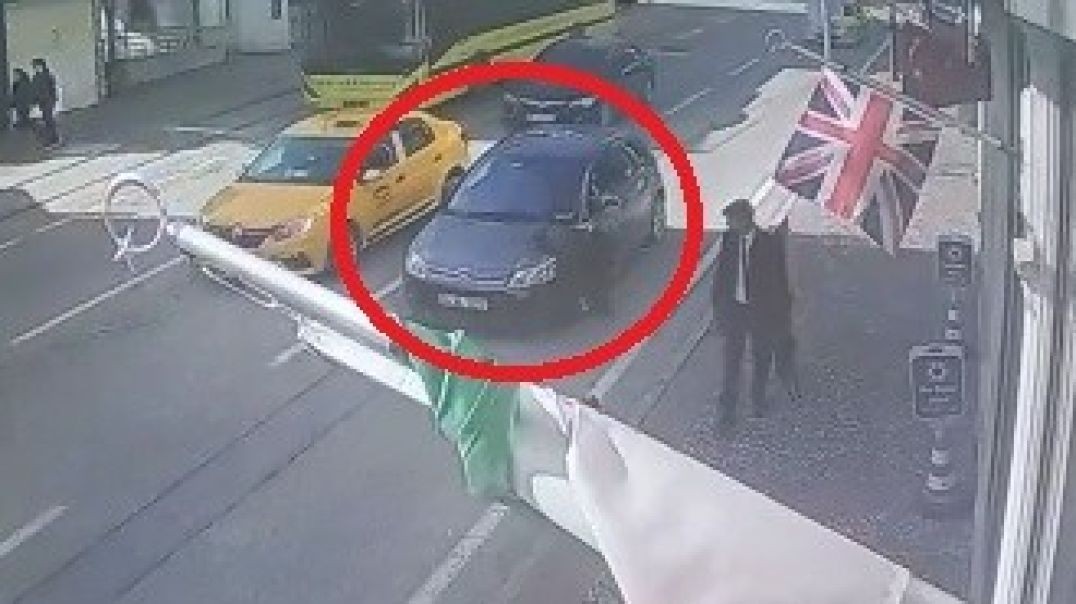 Bursa'da alt geçidi kullanmayan genç kız ölümden döndü