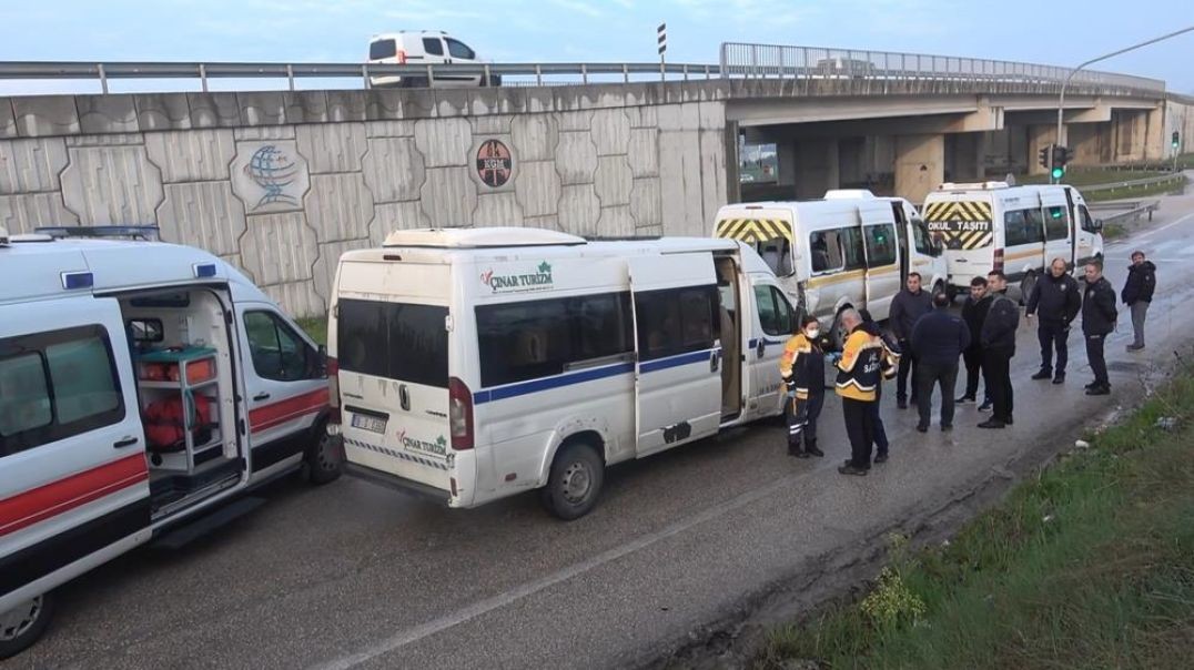 Bursa'da 3 işçi servisi birbirine girdi: 15 yaralı!