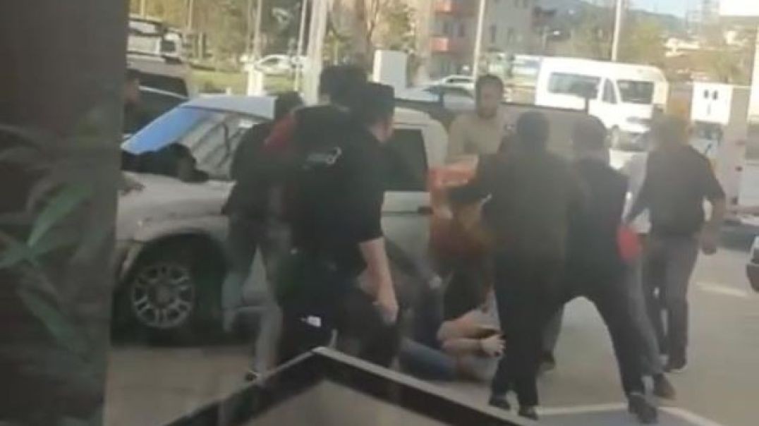 Bursa'da petrol istasyonunda çalışanlarla müşteriler birbirine girdi!
