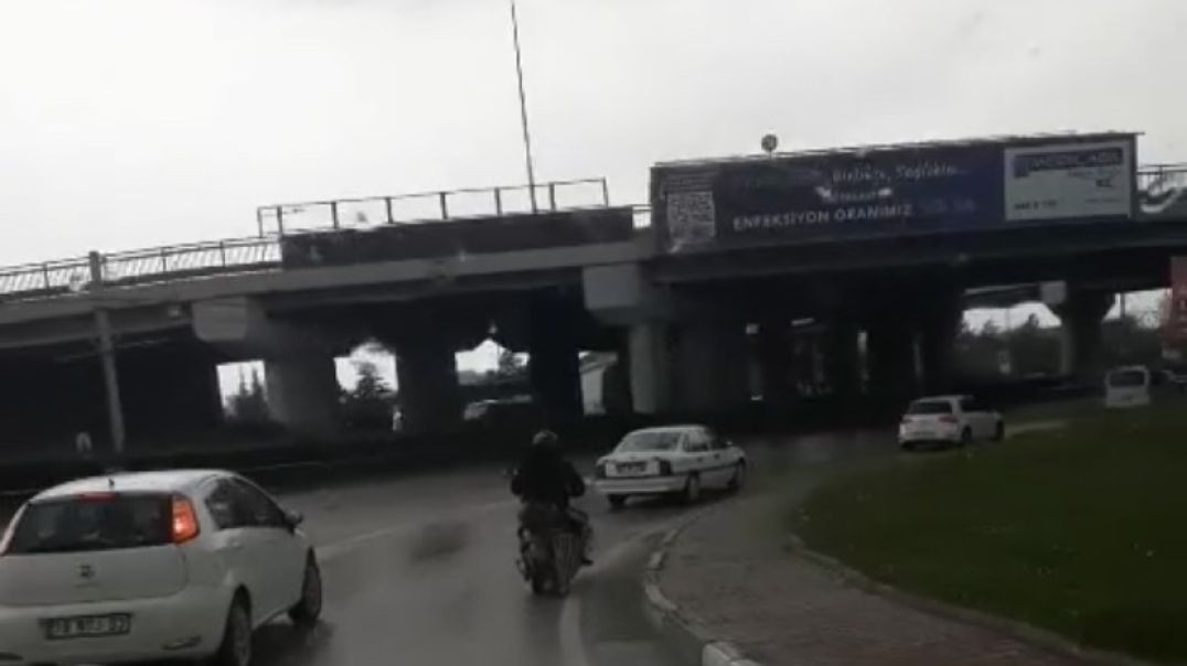 Bursa'da motosikletiyle merdiven taşıyıp ölüme kafa tuttu!