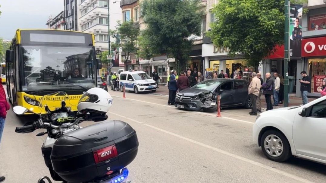 Bursa'da ters şeritten ilerleyen otomobil neredeyse faciaya neden olacaktı!