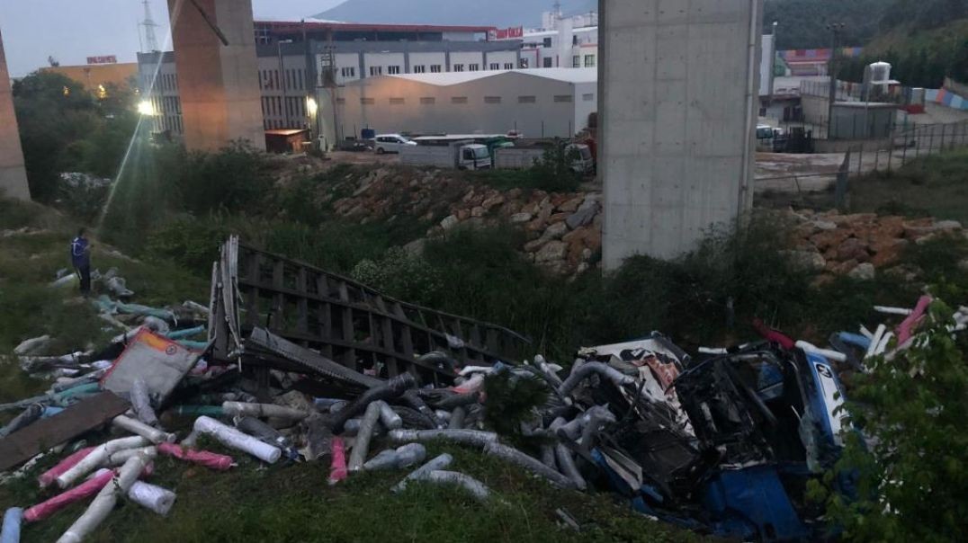 Bursa'da dere yatağına uçan tırda feci şekilde can verdi!