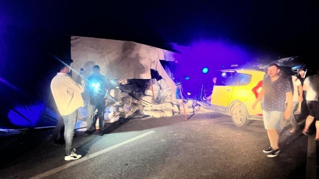 Bursa'da tırın sebep olduğu kazada araçlar birbirine girdi: 1 ölü 2 yaralı!