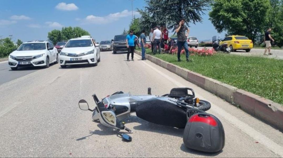 Bursa'da cip ve elektrikli bisiklet çarpıştı... Baba ve küçük oğlu ölümden döndü!