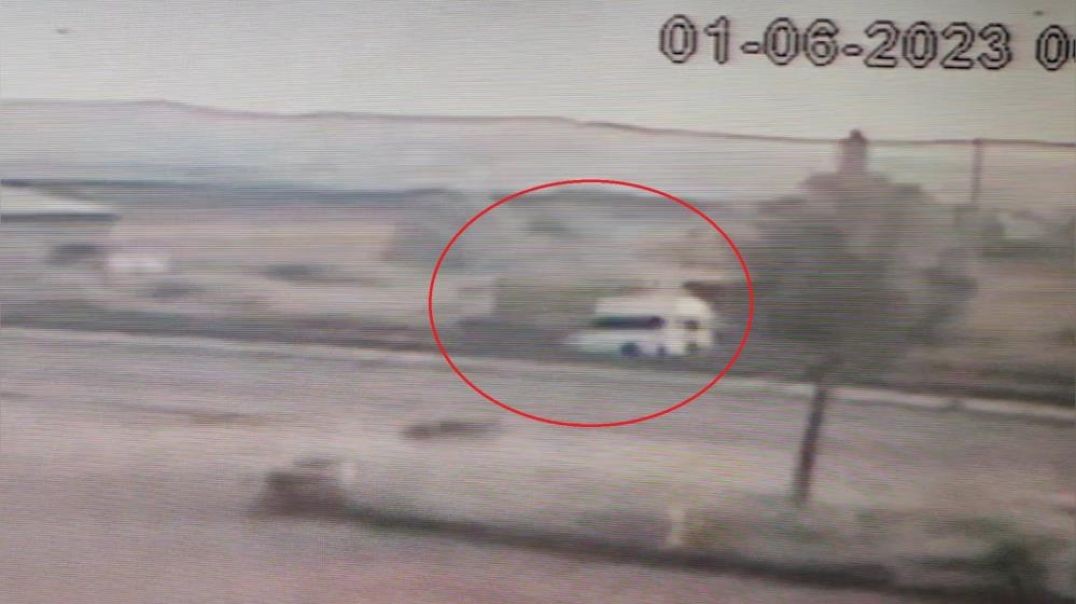 Bursa'da sporcuları taşıyan minibüsün kamyona çarptığı korkunç kaza kamerada!