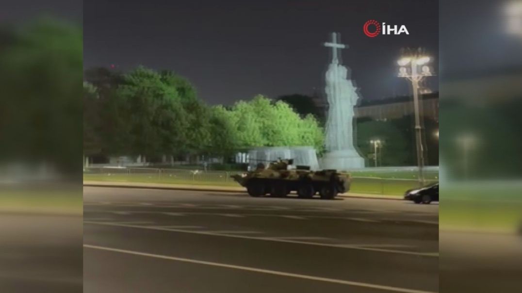 Rusya'da darbe alarmı: Zırhlı araçlar sokaklara indi!
