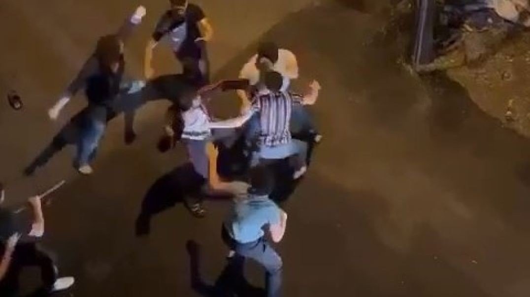 Bursa'da gençlerin yumruklu kavgası yürekleri ağza getirdi!