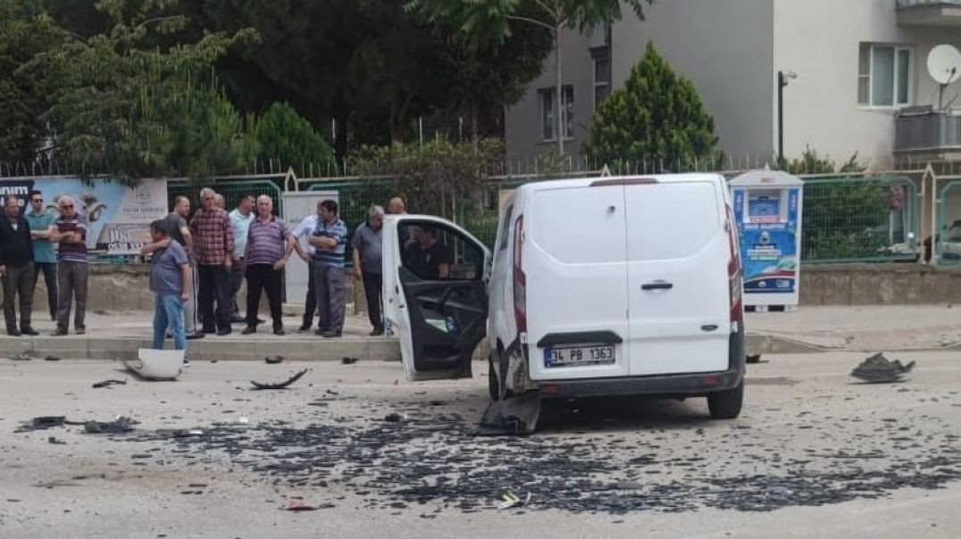 Bursa'da para taşıyan zırhlı araçla kamyonet kafa kafaya çarpıştı: 2 yaralı!