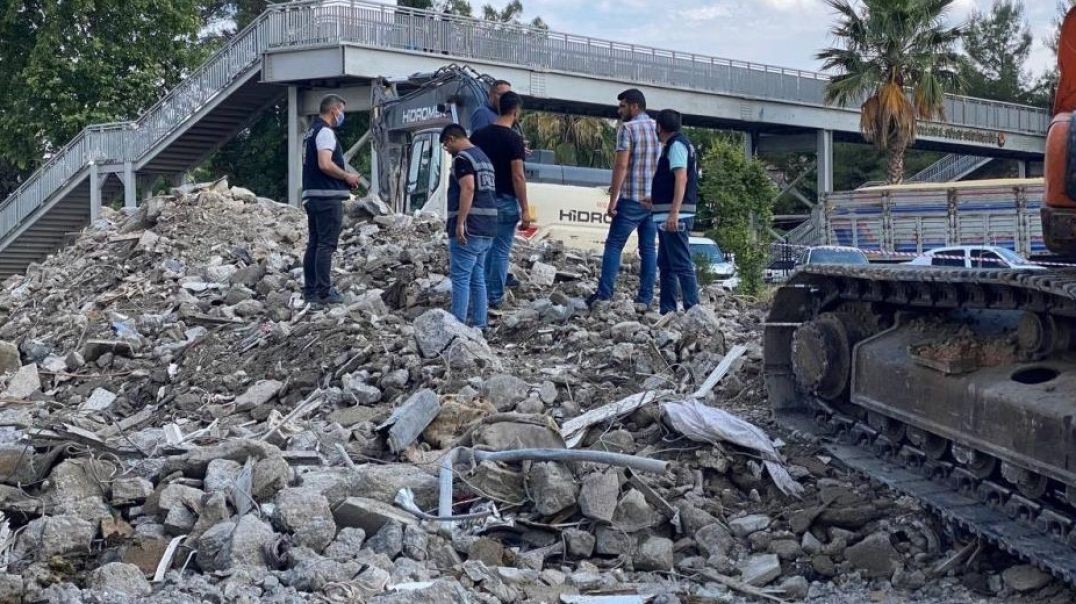 Depremin 122.gününde enkazda kadın cesedi bulundu