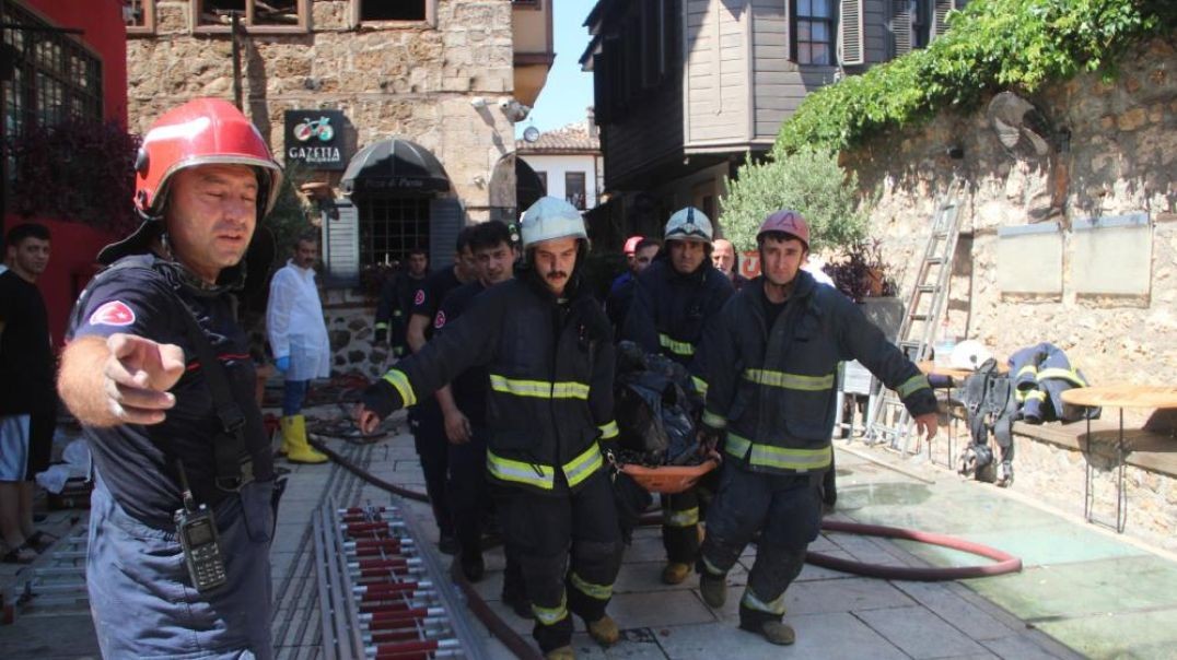 Antalya'da otel yangını faciası: 2 turist öldü, 12 kişi yaralandı!