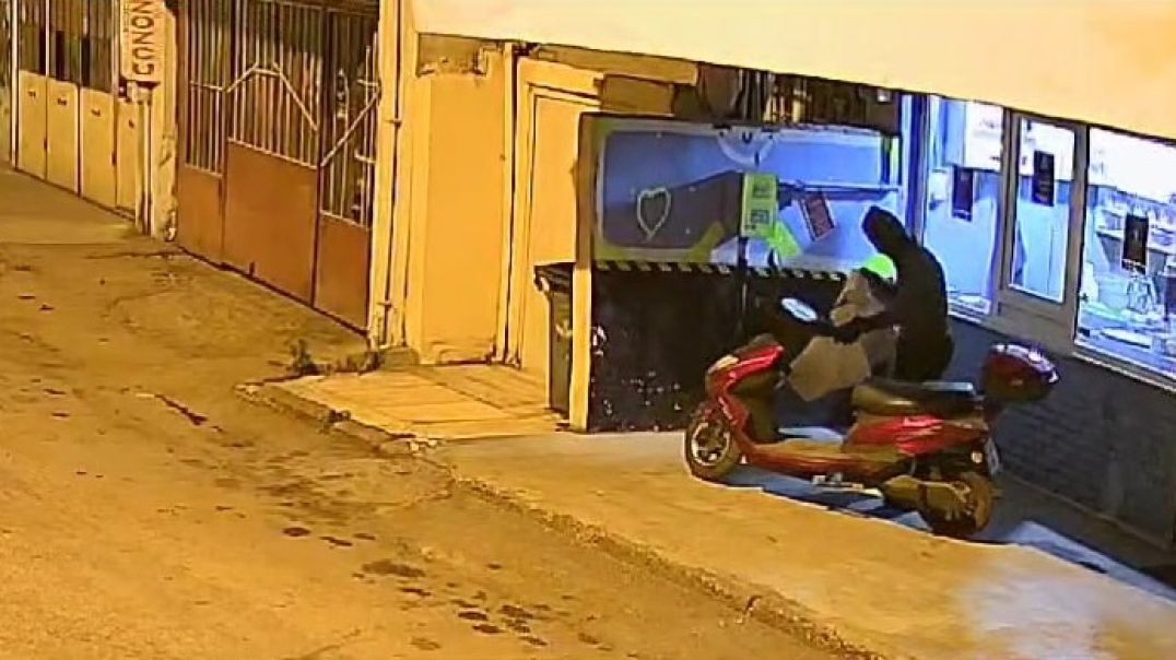 Bursa'da sakin tavırlarla kilidi kırıp daha borcu bitmeyen motosikleti çaldı!