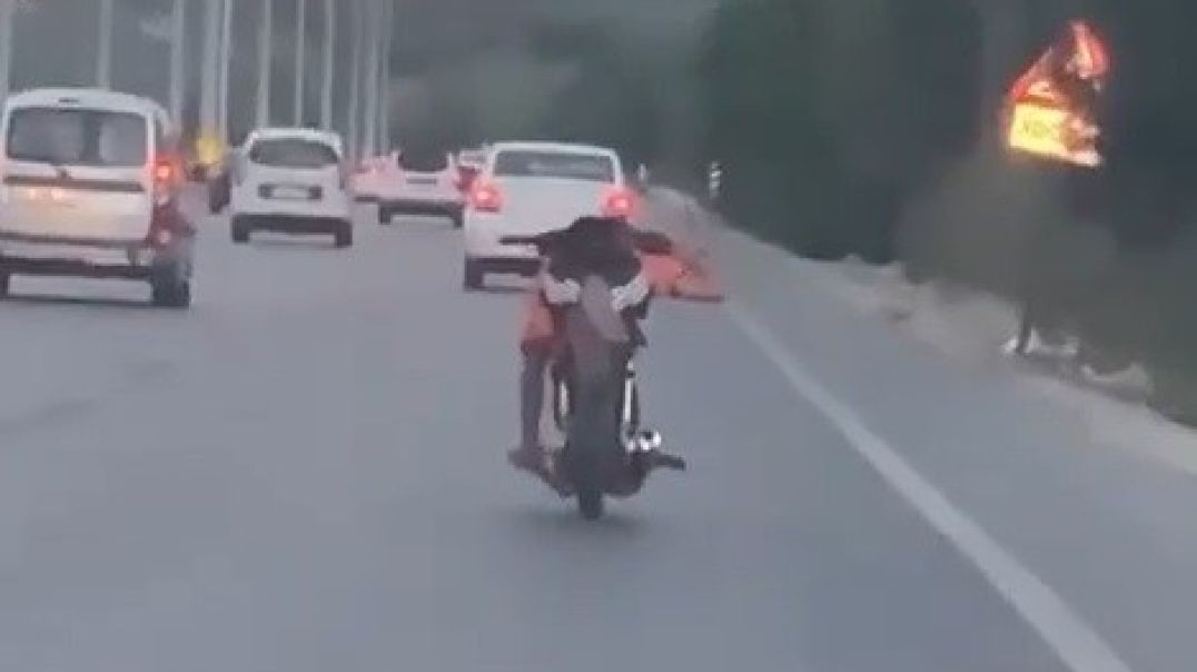 Bursa'da trafik magandası yürekleri ağza getirdi!