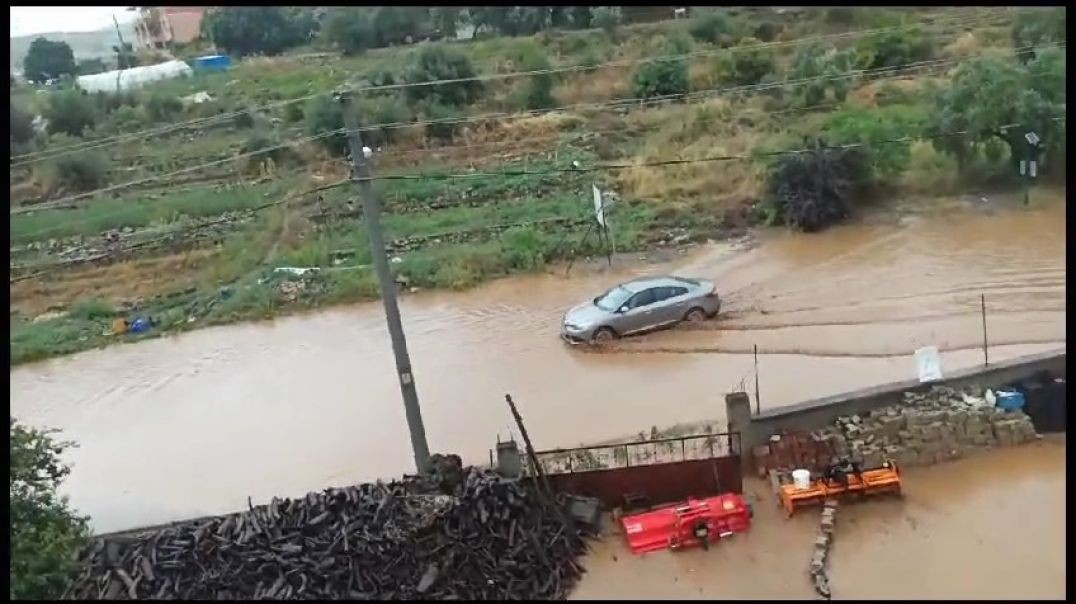 Bursa'da sağanak yağış hayatı felç etti!